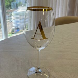 Taça Cristal Redonda Personalizada Com Inicial e Filete Grosso em Ouro 560ml