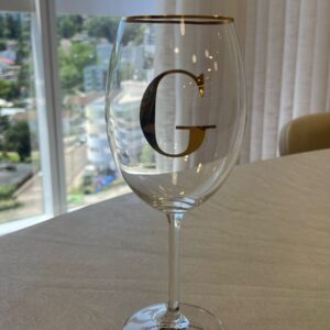 Taça Cristal Redonda Personalizada Com Inicial e Filete Fino em Ouro 560ml
