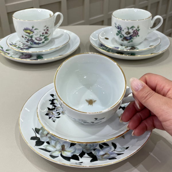 Conjunto Xícara + Pires + Prato Flores e Borboletas - Imagem 2