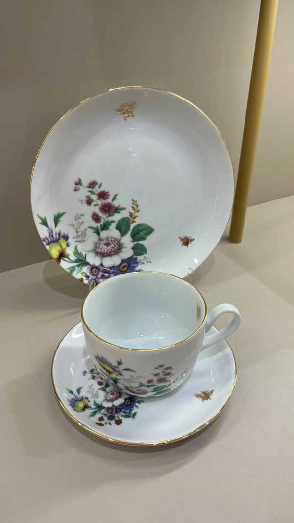 Conjunto Xícara + Pires + Prato Flores e Abelhas - Imagem 3