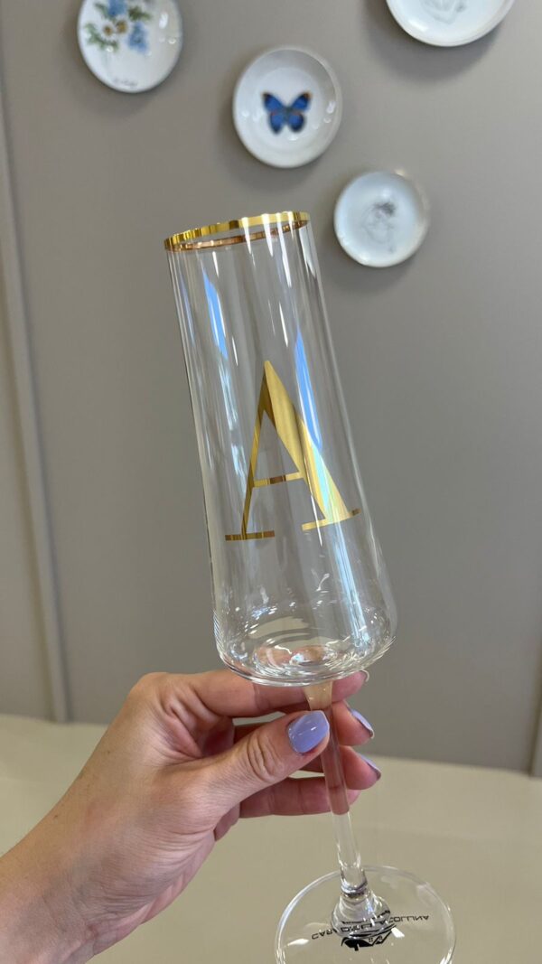 Taça Cristal Espumante Quadrada Personalizada Com Inicial e Filete Fino em Ouro - Imagem 2