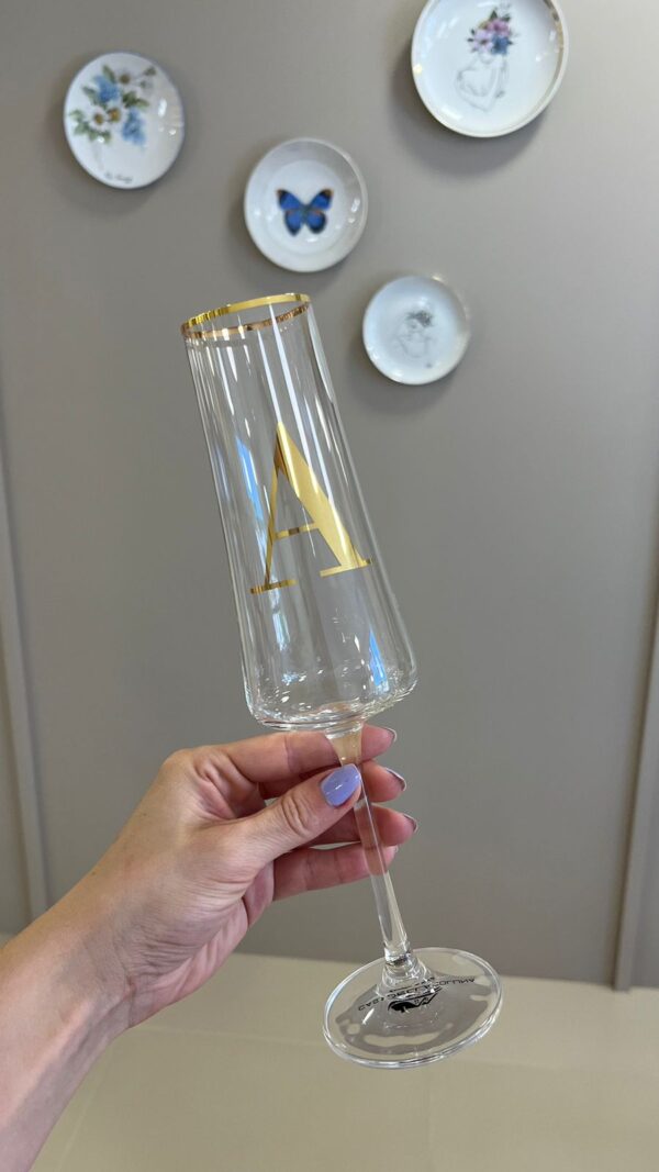 Taça Cristal Espumante Quadrada Personalizada Com Inicial e Filete Fino em Ouro - Imagem 3